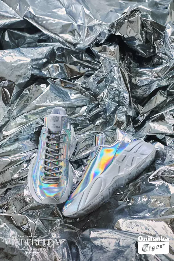 「オニツカタイガーが映画「シンデレラ」とコラボ。従来の「ガラスの靴」に捉われず誰もが主人公になれる新しい解釈のシューズを作製」の画像