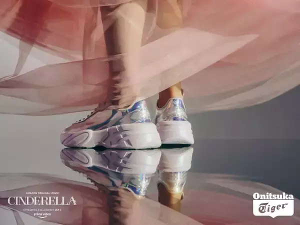「オニツカタイガーが映画「シンデレラ」とコラボ。従来の「ガラスの靴」に捉われず誰もが主人公になれる新しい解釈のシューズを作製」の画像