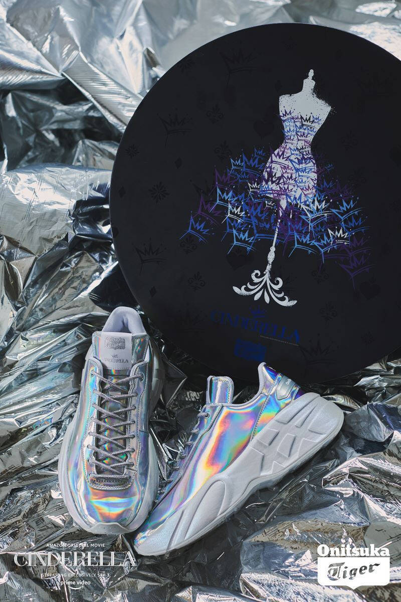オニツカタイガーが映画「シンデレラ」とコラボ。従来の「ガラスの靴」に捉われず誰もが主人公になれる新しい解釈のシューズを作製