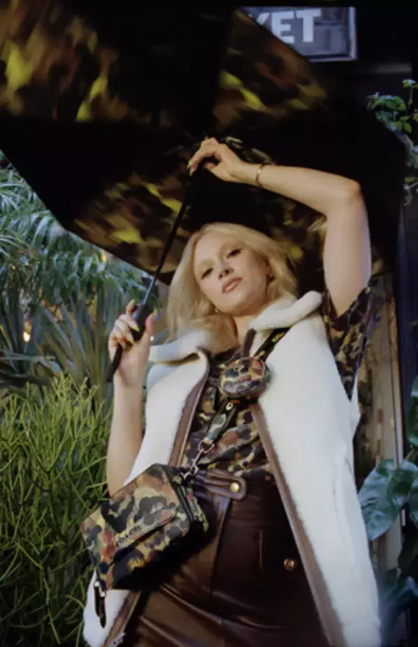 「コーチがカモプリントコレクションを発表。キャンペーンにマイケル・B・ジョーダン、クインシーらが登場」の画像