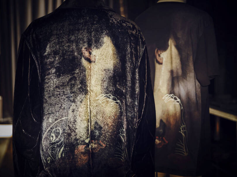 Yohji Yamamoto HOMMEからビジュアルアーティスト「ジェームス・ジーン」とコラボした全12型のカプセルコレクションが登場