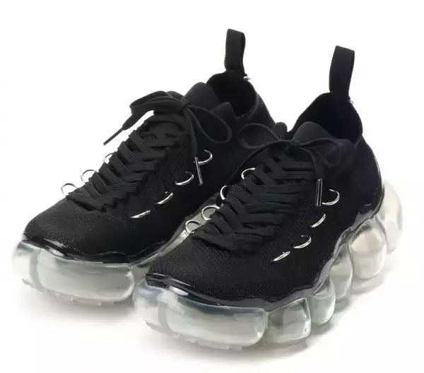 「リミ フゥとグラウンズのコラボスニーカーが登場。ジュエリー形状のソールにシューレース・チェーンをレイヤード」の画像