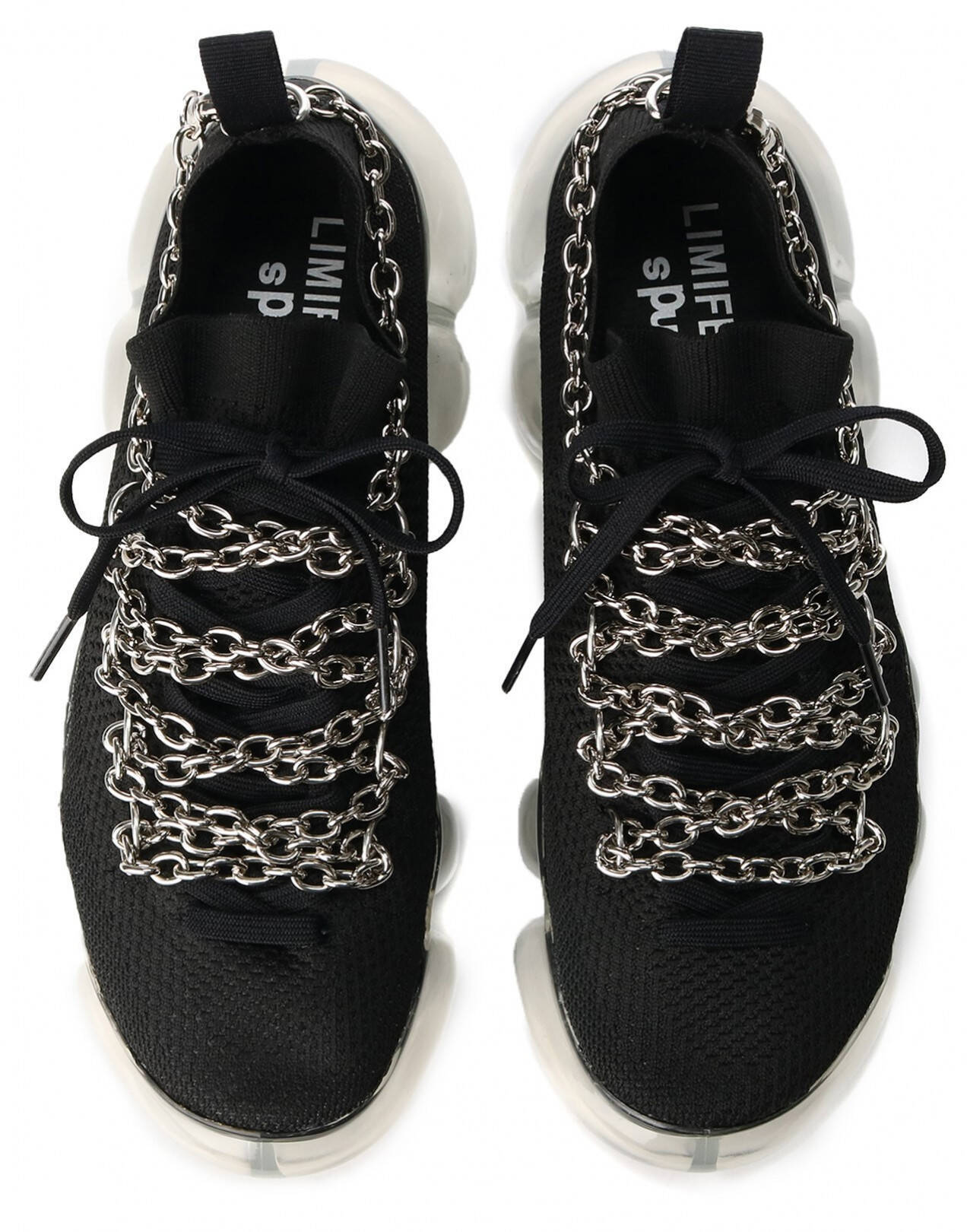 リミ フゥとグラウンズのコラボスニーカーが登場。ジュエリー形状のソールにシューレース・チェーンをレイヤード