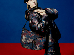 キム・ジョーンズがイギリス人アーティスト、ピーター・ドイグの作品を取り入れたカムフラージュ デザインのメンズワードローブ