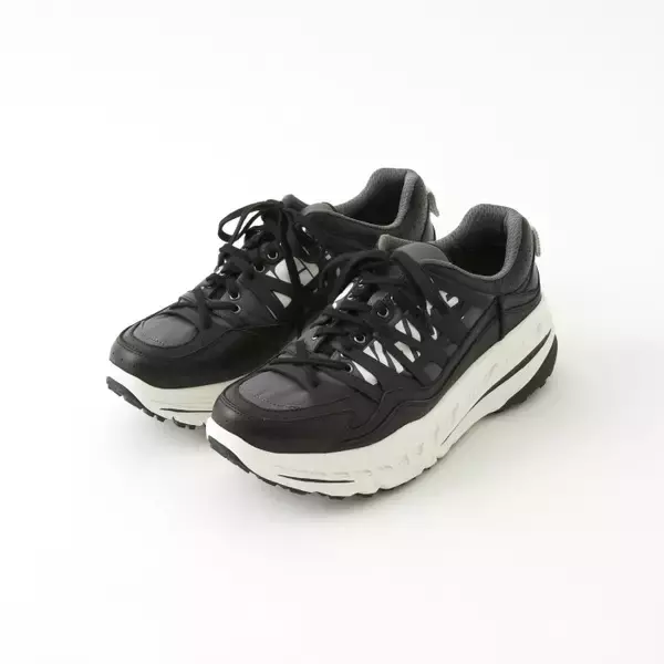 「UGGとホワイトマウンテニアリングの2021秋冬コラボを発表。ブーツとスニーカーの2スタイルで構成」の画像