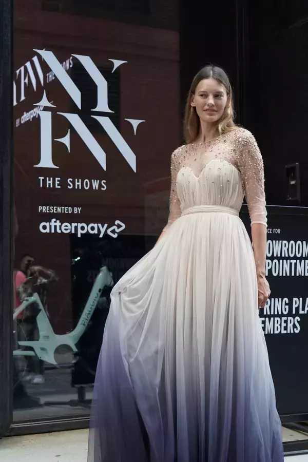 2021年秋、オシャレ業界人たちの着こなしは? 2022年春夏NYファッションウィークスナップ【From cities 世界の都市に憧れて vol.18】