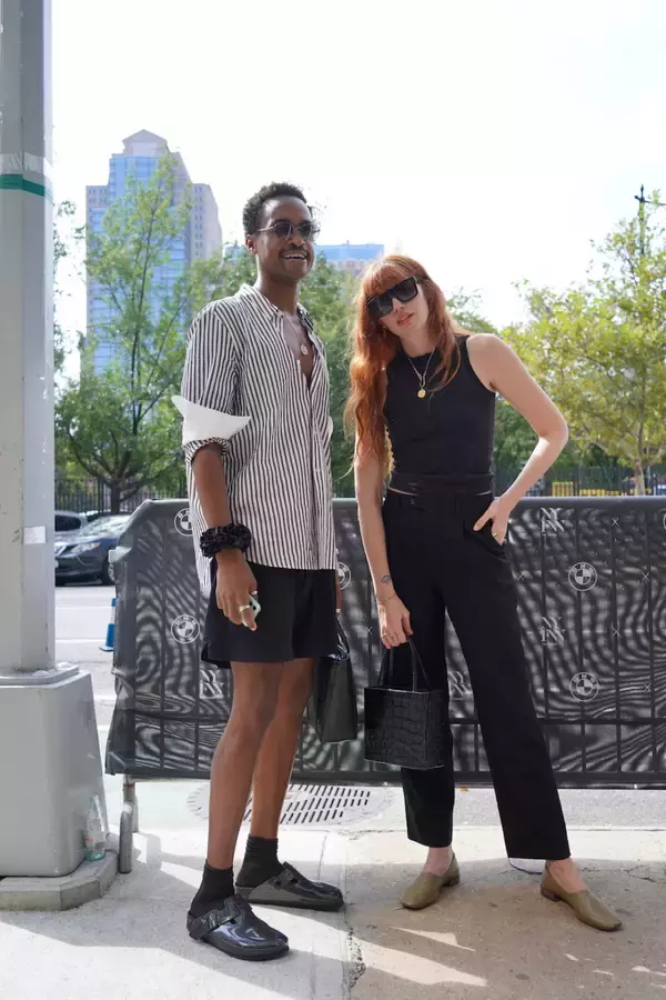 「2021年秋、オシャレ業界人たちの着こなしは? 2022年春夏NYファッションウィークスナップ【From cities 世界の都市に憧れて vol.18】」の画像