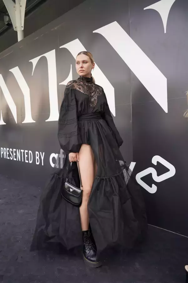 「2021年秋、オシャレ業界人たちの着こなしは? 2022年春夏NYファッションウィークスナップ【From cities 世界の都市に憧れて vol.18】」の画像