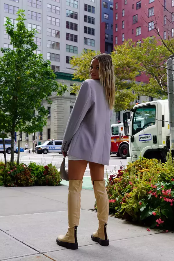 「2021年秋、オシャレ業界人たちの着こなしは? 2022年春夏NYファッションウィークスナップ【From cities 世界の都市に憧れて vol.18】」の画像