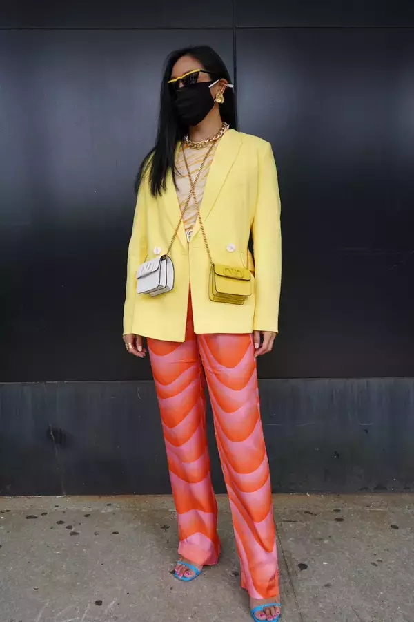 「2021年秋、オシャレ業界人たちの着こなしは? 2022年春夏NYファッションウィークスナップ【From cities 世界の都市に憧れて vol.18】」の画像