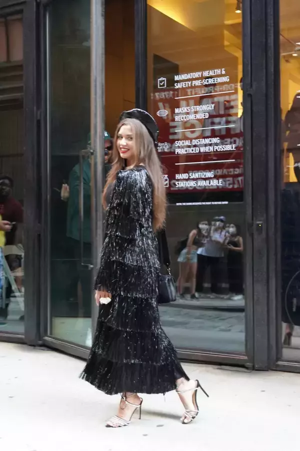 「2021年秋、オシャレ業界人たちの着こなしは? 2022年春夏NYファッションウィークスナップ【From cities 世界の都市に憧れて vol.18】」の画像