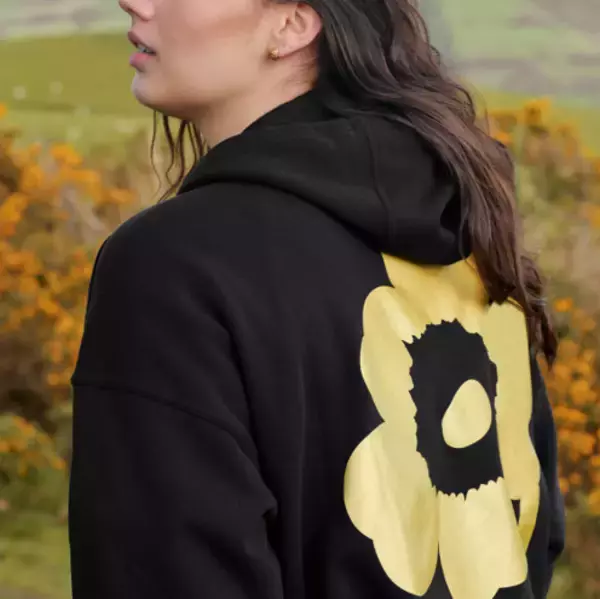 「アディダスとマリメッコのコラボレーションが第二章に突入。マリメッコの代表的なプリント「ウニッコ」を採用」の画像