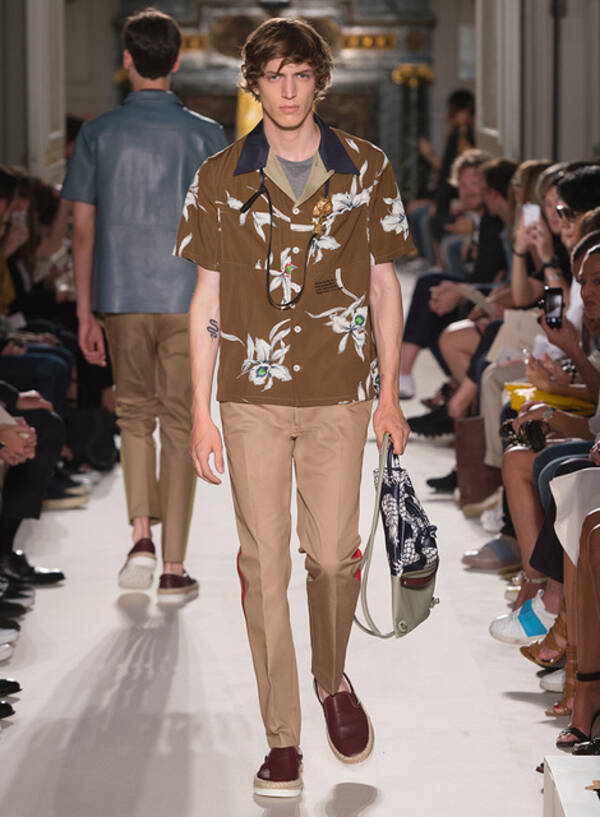 異国の文化をまとったヴァレンティノ風 旅人 16春夏メンズ 15年7月1日 エキサイトニュース 異国の文化をまとったヴァレンティノ風 旅人 16春夏メンズ 15年7月1日 エキサイトニュース