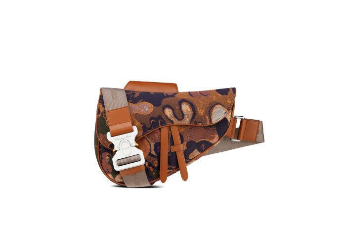 ディオール メン 阪急メンズ大阪がリニューアル! カムフラージュ モチーフの「サドル」バッグなど限定アイテムも登場