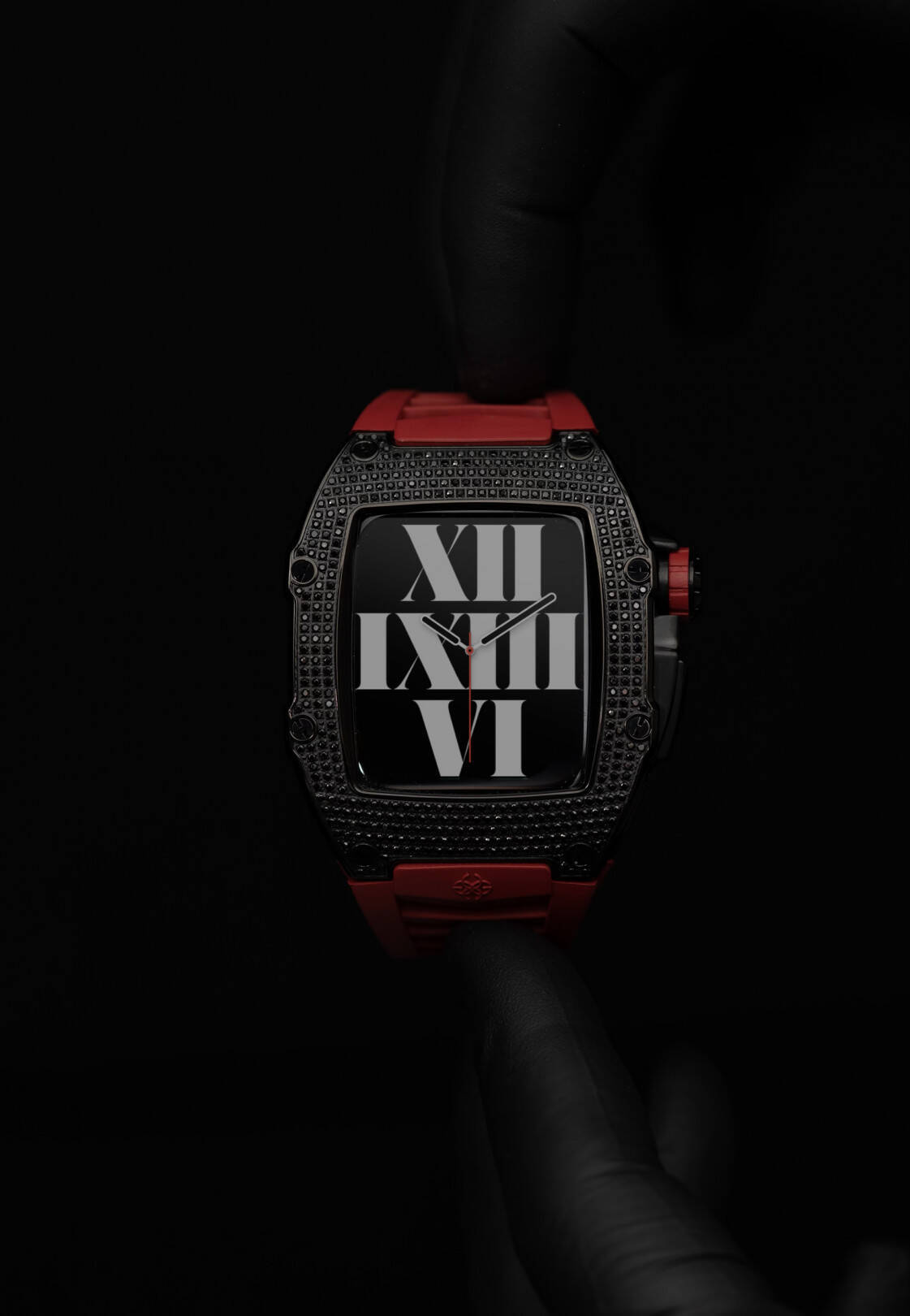 ベゼルに400個以上のスワロフスキークリスタルが煌めく、ゴールデンコンセプトのアップルウォッチケース