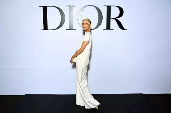 「ディオール2022年春夏コレクション ショーにBLACKPINKのジスやアイリス・ロウらが来場」の画像