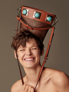 エトロから新作 「クラウン・ミー」コレクションが登場! アイコニックなペイズリーと王冠に輝く宝石のようなストーンが特徴