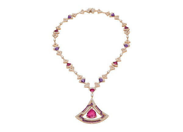 ブルガリのジュエリーを纏った女優 小雪が京都で開催されたブルガリのイベントに登場