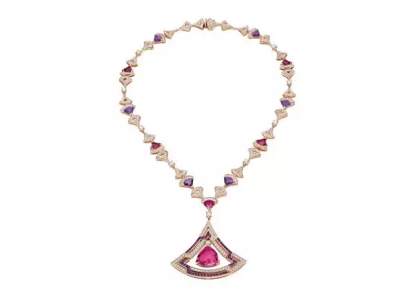 「ブルガリのジュエリーを纏った女優 小雪が京都で開催されたブルガリのイベントに登場」の画像