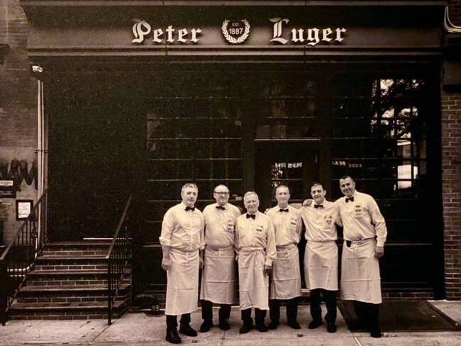 話題のステーキハウス「ピーター・ルーガー東京」のブティックがオープン。熟成肉やロゴ入りグッズも販売