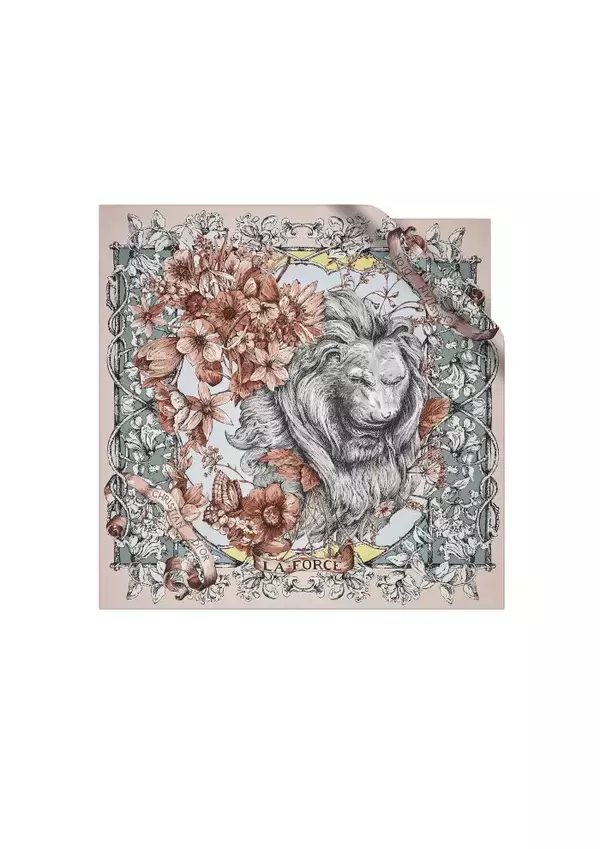 「ディオール クルーズ 2022 コレクションに欠かせないアクセサリー「シルクスカーフ」」の画像