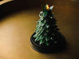 「アマン京都のクリスマスケーキは葉っぱの一枚一枚から木の幹まですべてチョコレートなクリスマスツリー」の画像1