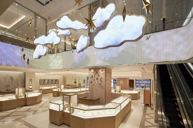 ティファニー銀座本店がジャン・シュランバージェの幻想的な世界観を表現したホリデーデコレーションを開始