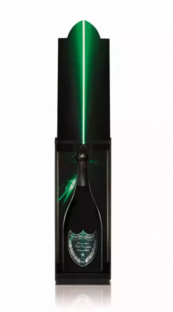 「ドンペリ×ビョーク×クリス・カニンガムがコラボ限定ギフトボックスを発売」の画像