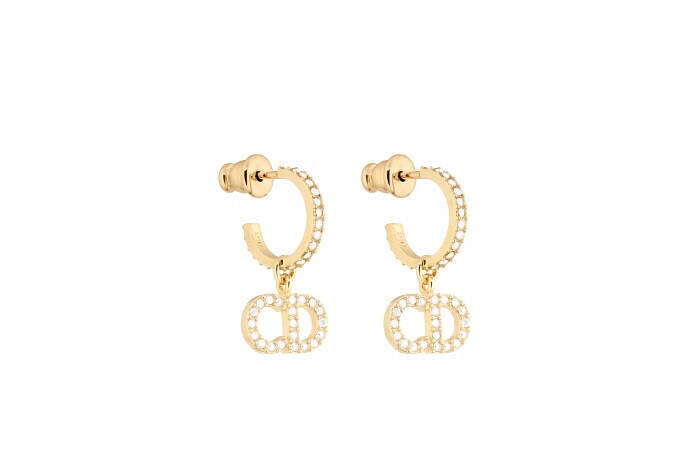 マリア・グラツィア・キウリがデザインしたディオールのマストアイテムがクリスマスの魅惑的な空間で披露