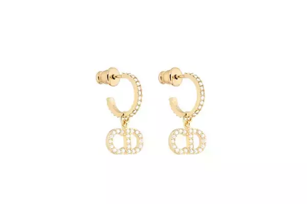 「マリア・グラツィア・キウリがデザインしたディオールのマストアイテムがクリスマスの魅惑的な空間で披露」の画像