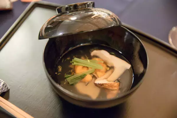 「京都の若き才能「GO ON」、粋な大人のための一夜限りの雅な宴で下鴨神社・直会殿に集う」の画像