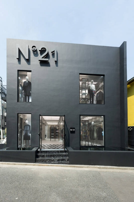 N21が 7 For All Mankindと初のコラボ。デニムのカプセルコレクションを新宿伊勢丹で先行販売