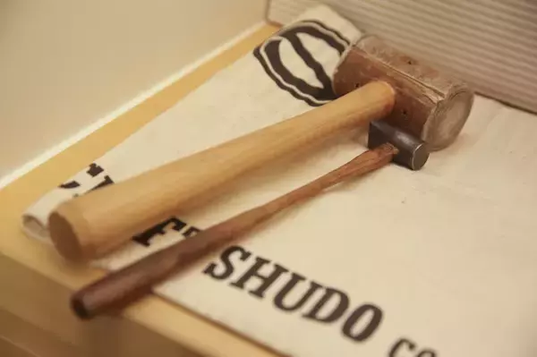 「日本最高峰のジュエリー職人・首藤治「職人は心を育てることが技術の向上になると信じている」【INTERVIEW】」の画像