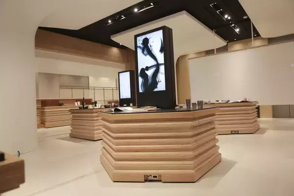 「銀座三越に空港型免税店「Japan Duty Free GINZA」がオープン。関税、酒税、たばこ税も免税！」の画像