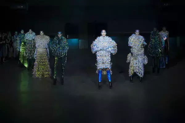 「パリコレで魅せた“体から自由に作る”未来のオートクチュール--YUIMA NAKAZATO 中里唯馬 1/2【INTERVIEW】」の画像