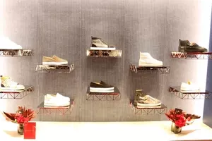 クリスチャン ルブタンが福岡にオープン メンズ ウィメンズの人気モデル限定カラーも 17年3月16日 エキサイトニュース