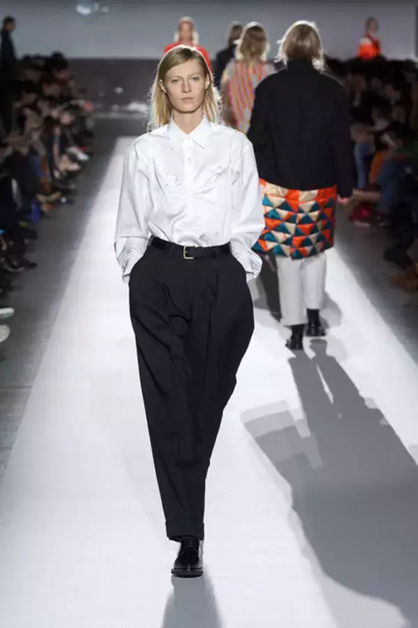 「ドリス ヴァン ノッテン100回目のショー、往年のトップモデルがランウェイに【2017-18秋冬ウィメンズ】」の画像