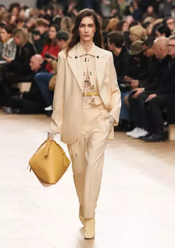 「ニナ リッチ、マリー・ローランサンの絵画をパレットに紡ぐウエスタンスタイル【2017-18秋冬ウィメンズ】」の画像