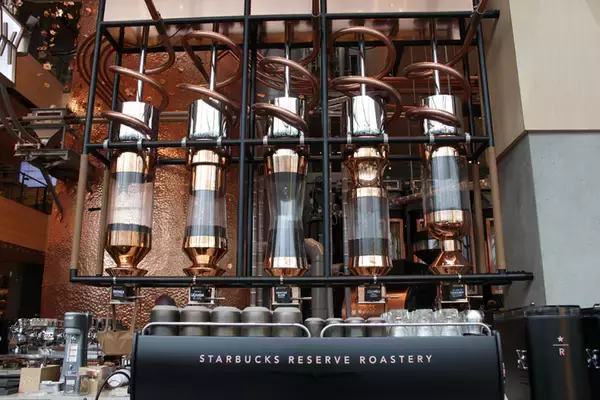 「【レポート】国内初! 世界で5店舗目の「スターバックス リザーブ® ロースタリー」が中目黒にオープン。建築デザインは隈研吾」の画像