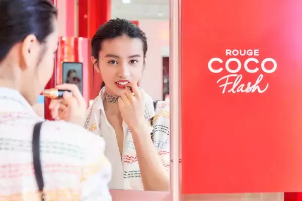 「Kōki,も来場。シャネル「ルージュ ココ フラッシュ」をいち早く体感できるイベントが原宿でスタート」の画像