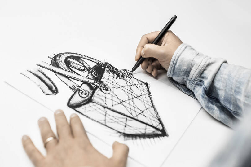 メゾンが誇る、永遠のアイコンバッグ 「レディ ディオール」の最新コレクションが発売。制作風景を納めたムービーも公開