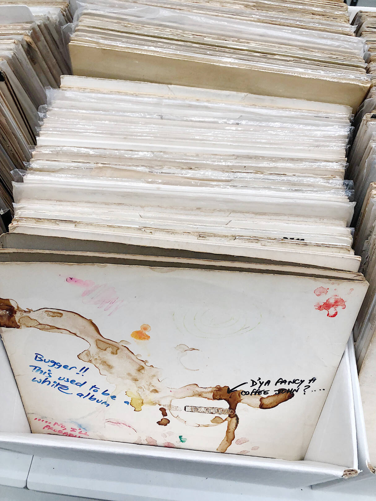 ビートルズ『ホワイトアルバム』だけを集める美術家ラザフォード・チャン【EDITOR'S BLOG】