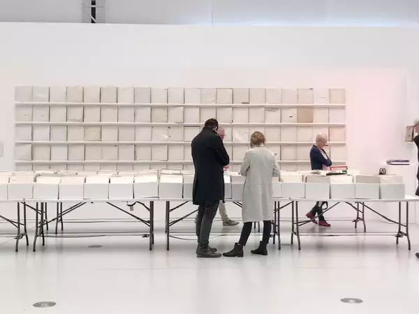 「ビートルズ『ホワイトアルバム』だけを集める美術家ラザフォード・チャン【EDITOR'S BLOG】」の画像