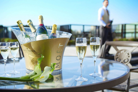 シャンパンをフリーフローで心ゆくまで楽しめる「シャンパンガーデン」が、ホテル椿山荘東京にて開催