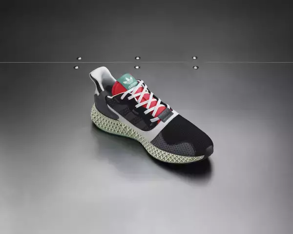 アディダス オリジナルスの革新的スニーカー「ZX 4000 4D」に新色