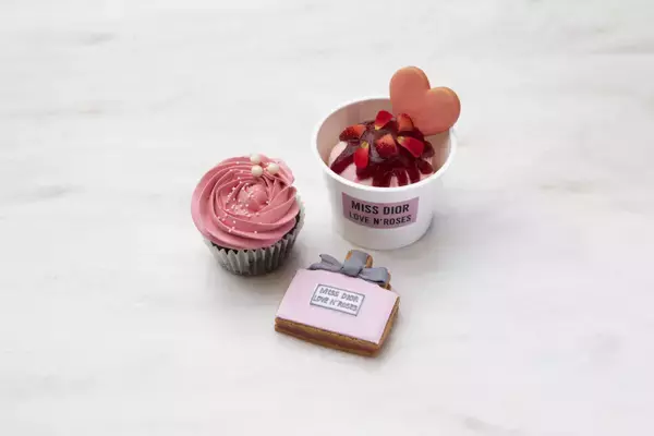 「「ミス ディオール」を紐解く展覧会がスタート! 水原希子、吉沢亮、佐々木希らがオープニングに」の画像