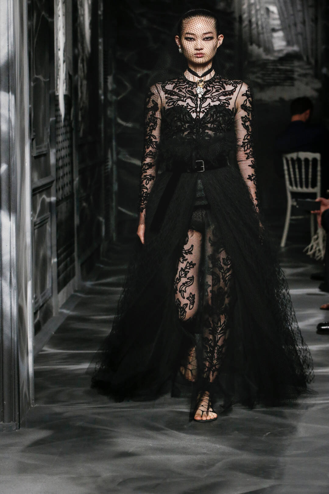 ディオールの完璧な黒。新木優子も来場したショー【2019-20秋冬クチュール】