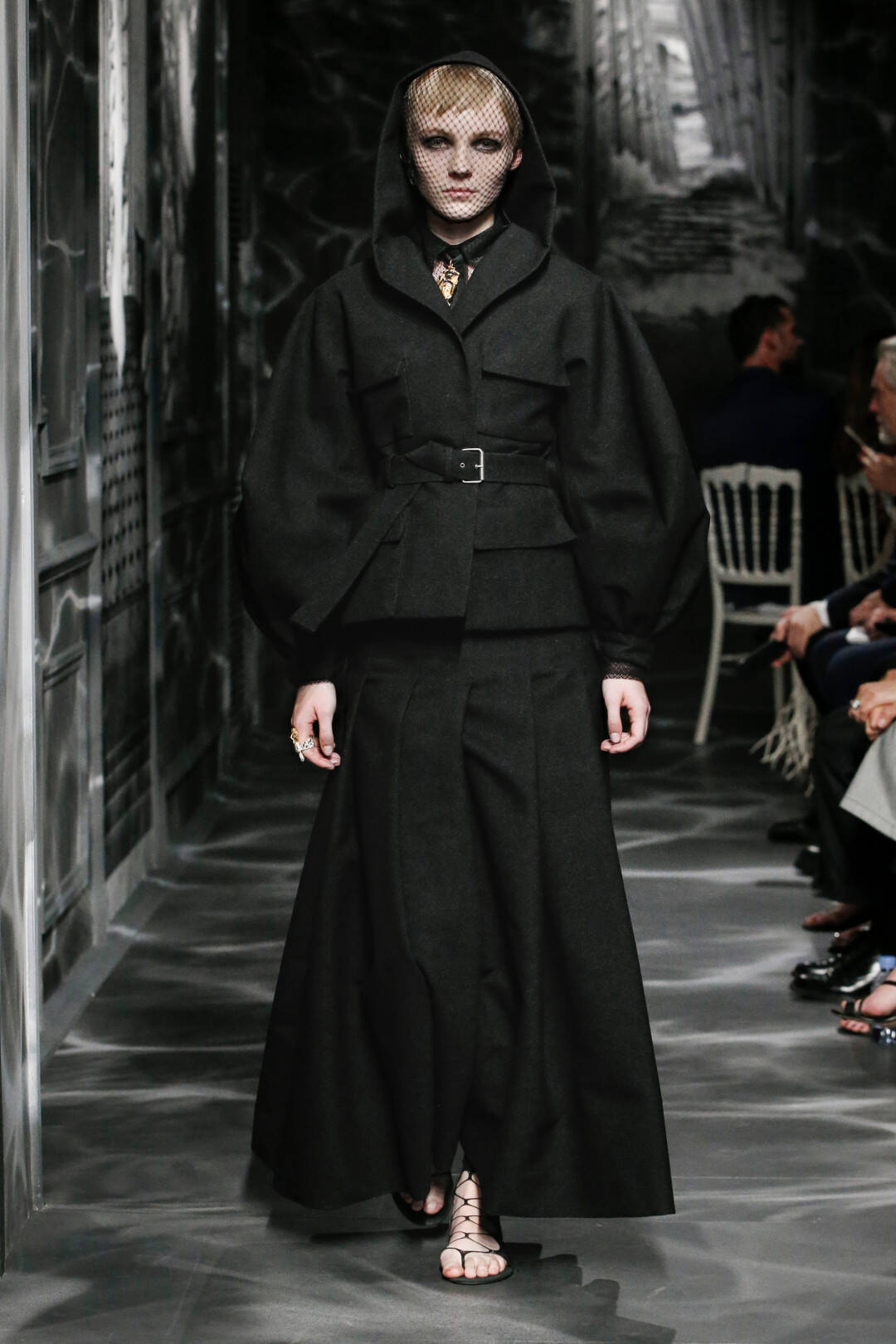 ディオールの完璧な黒。新木優子も来場したショー【2019-20秋冬クチュール】