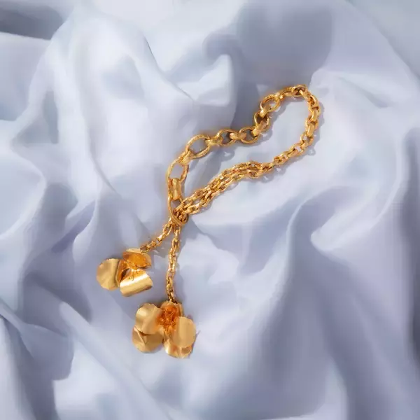 「ラテ肌に映える、ヘルシーなゴールドジュエリーと過ごす夏【EDITOR'S PICK】」の画像