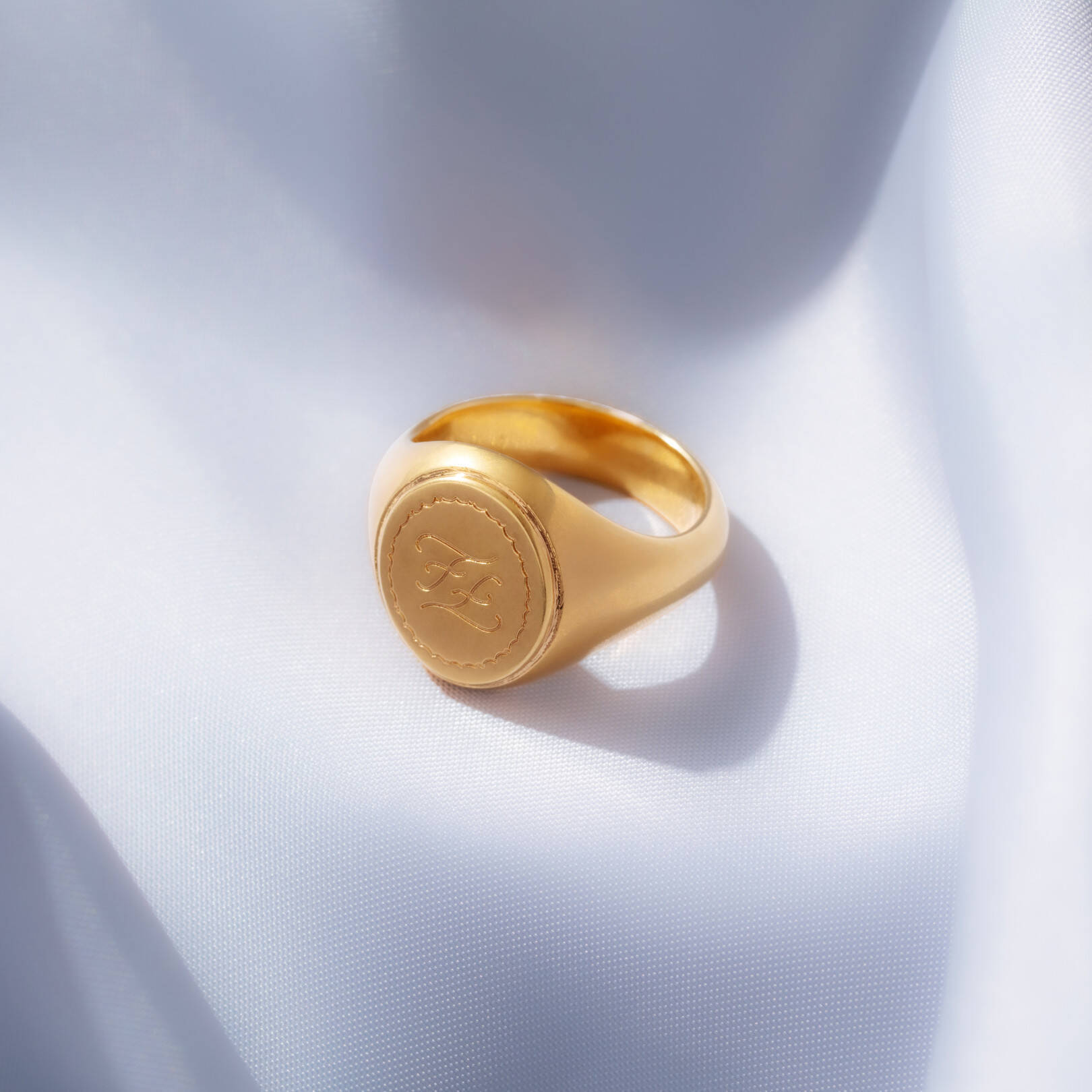 ラテ肌に映える、ヘルシーなゴールドジュエリーと過ごす夏【EDITOR'S PICK】